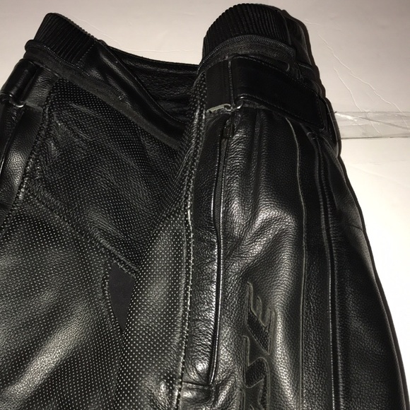 Men’s EUC DAINESE Black Moto Biker Leather Shorts Sz 56 - Picture 9 of 14